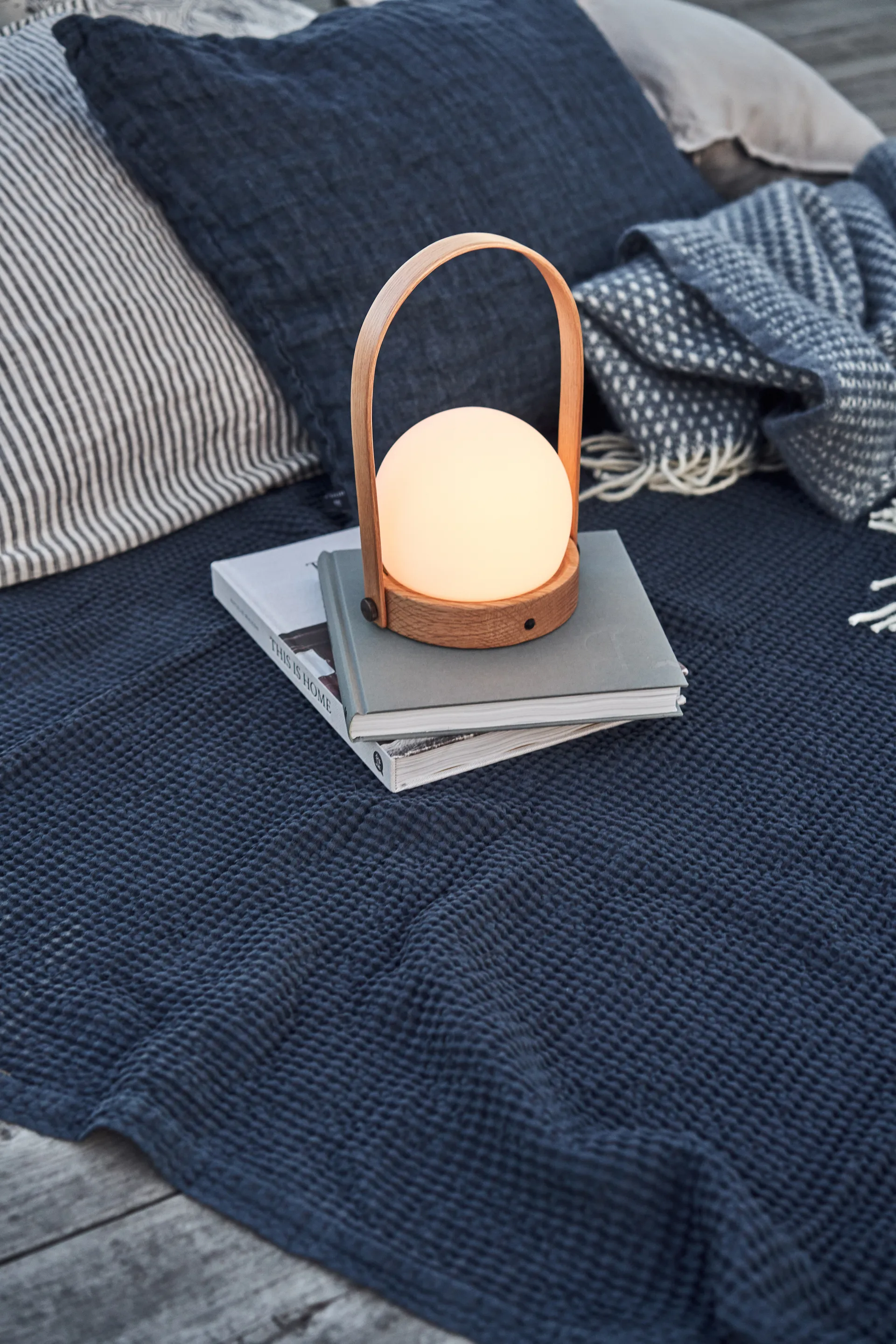 Carrie valaisin Limited Edition, Natural oak Audo Copenhagen