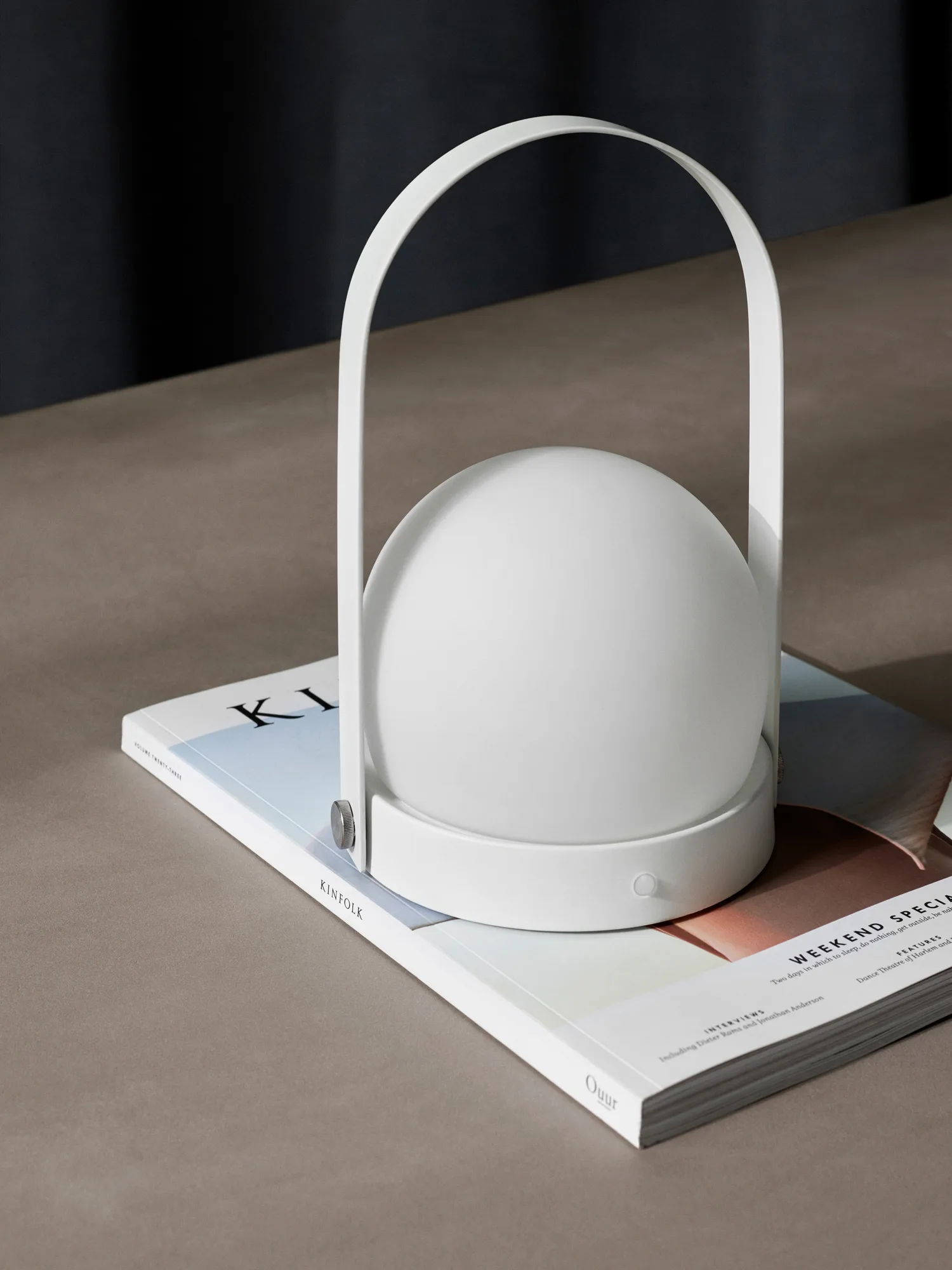 Carrie valaisin, White Audo Copenhagen