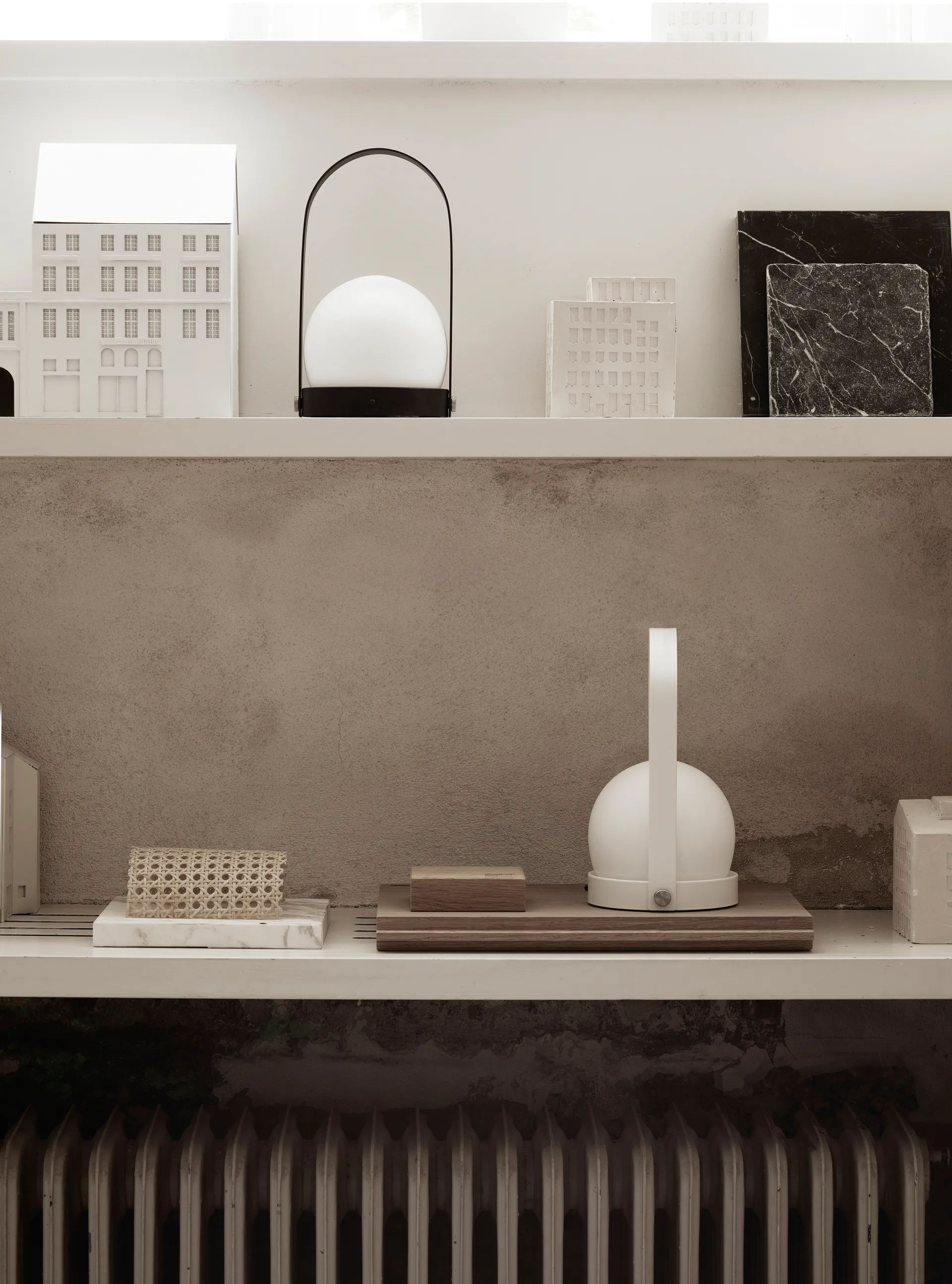 Carrie valaisin, White Audo Copenhagen