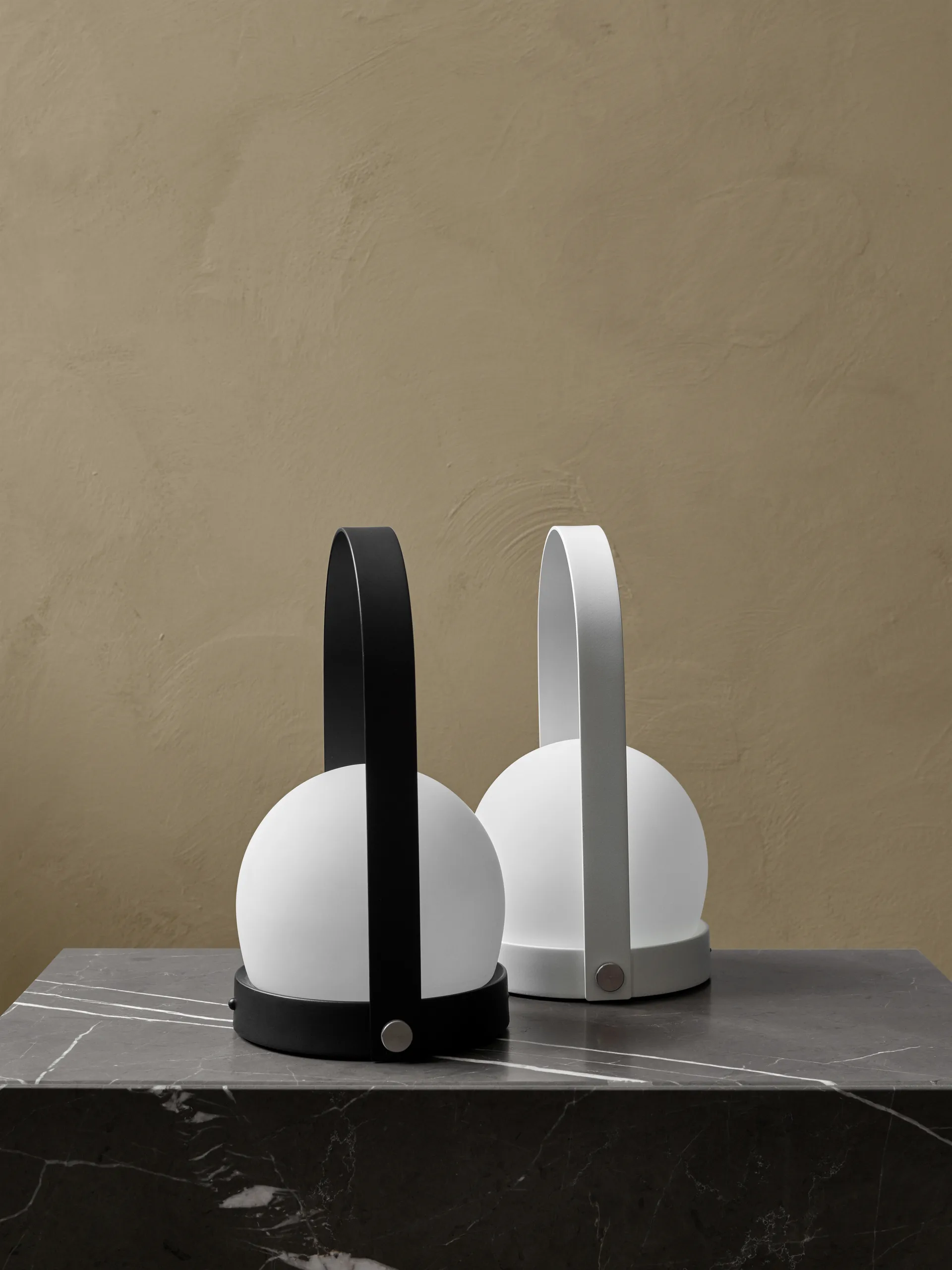 Carrie valaisin, White Audo Copenhagen