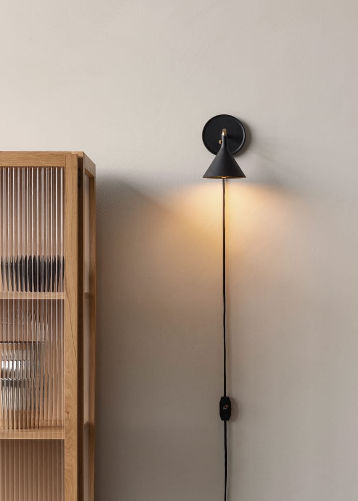 Cast Sconce seinävalaisin, Musta Audo Copenhagen