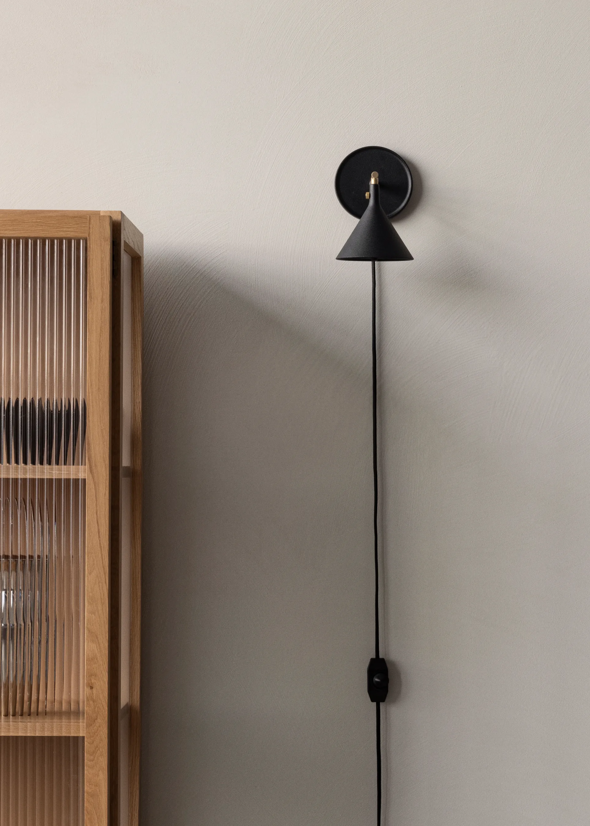 Cast Sconce seinävalaisin, Musta Audo Copenhagen