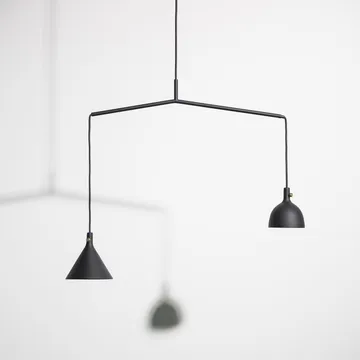 Cast shape 4 -riippuvalaisin - Musta - Audo Copenhagen