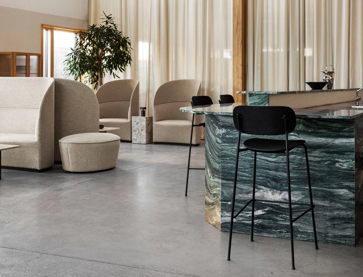 Co Bar Chair baarituoli, Musta tammi-kromattu teräs, 65 cm Audo Copenhagen