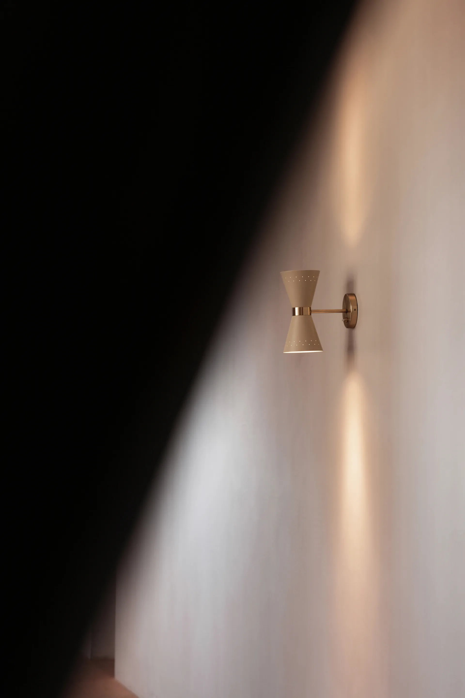 Collector seinävalaisin 25 cm, Créme Audo Copenhagen