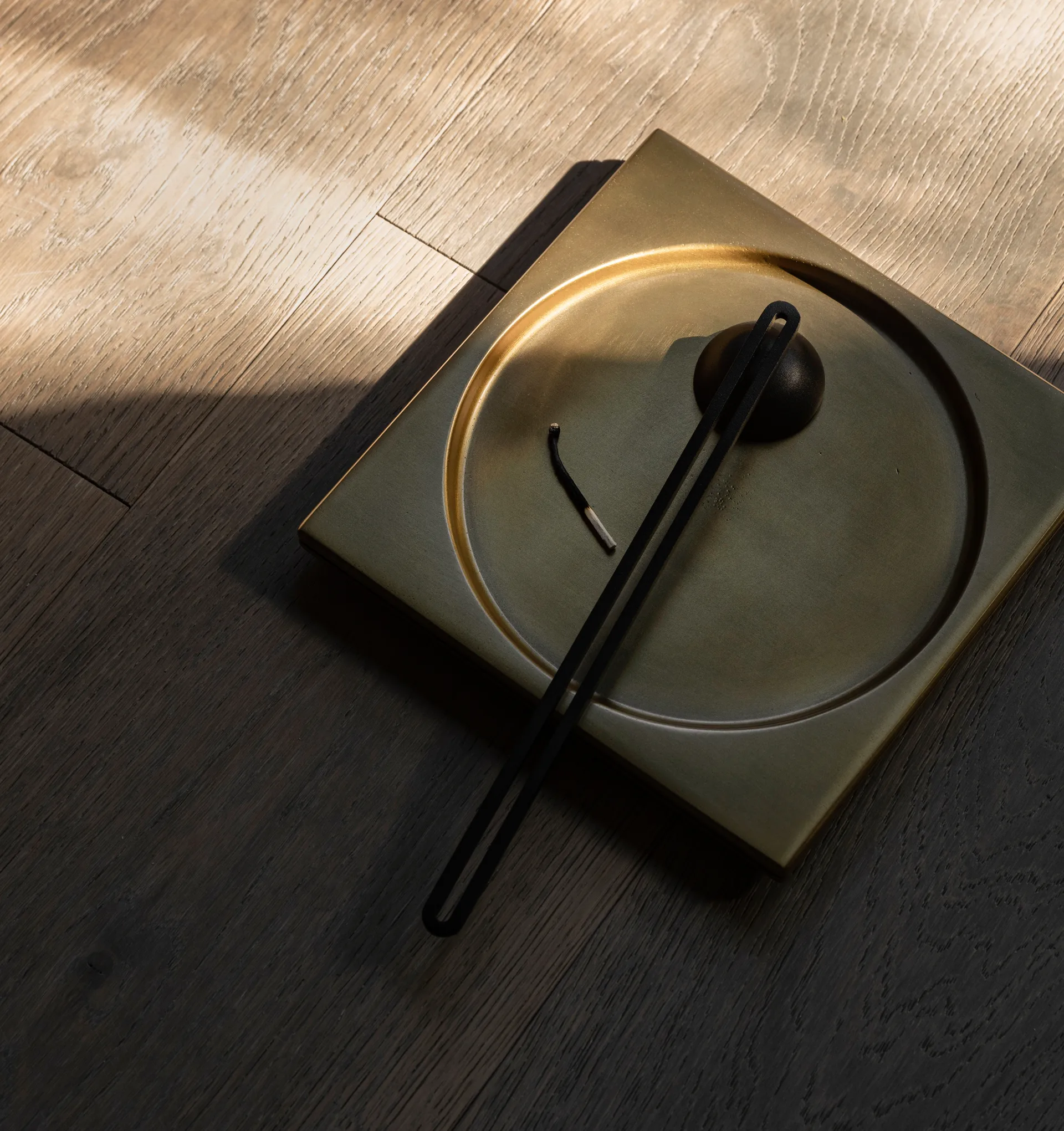 Divot tarjotin, Messinki Audo Copenhagen