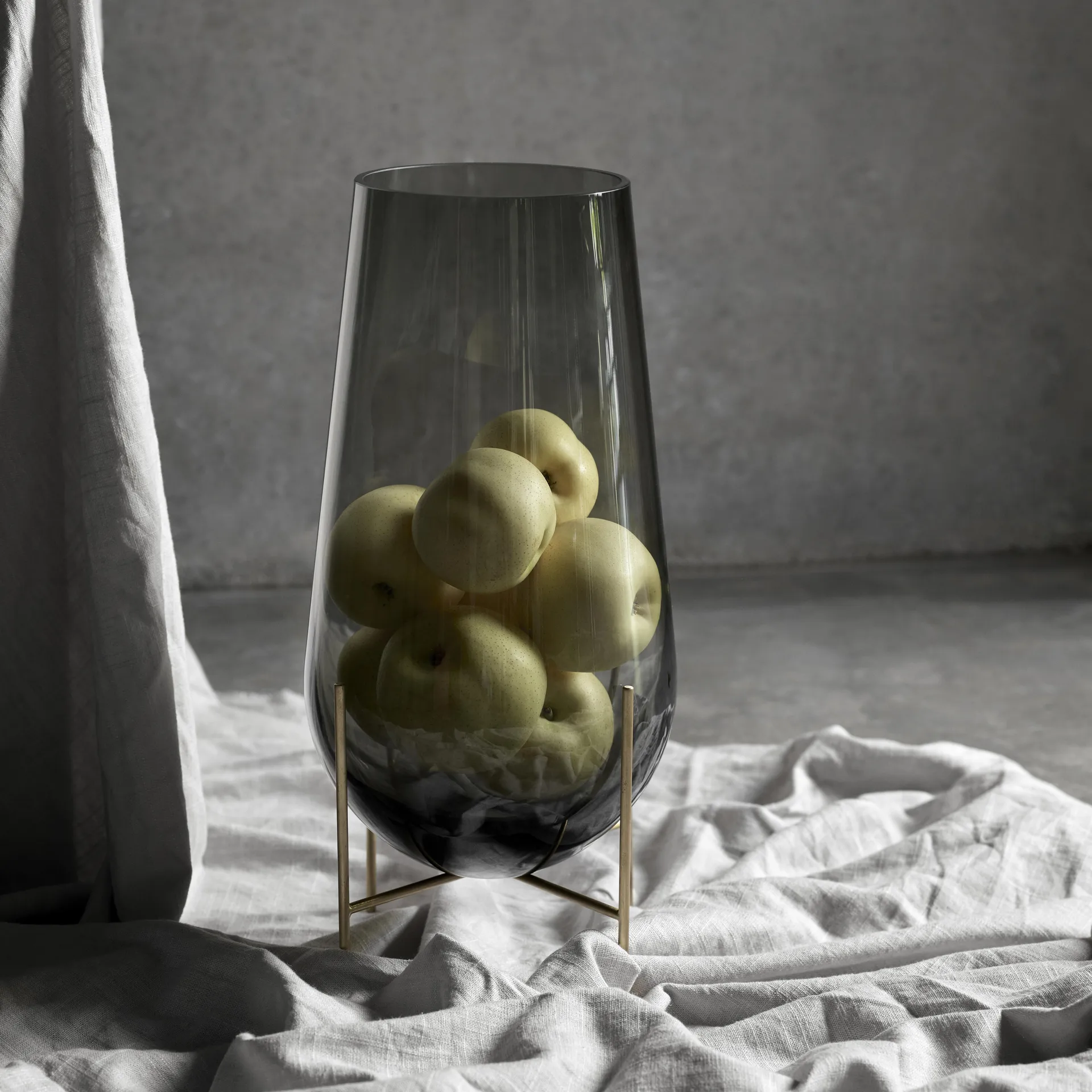 Échasse-maljakko keskikokoinen, savunvärinen lasi Audo Copenhagen