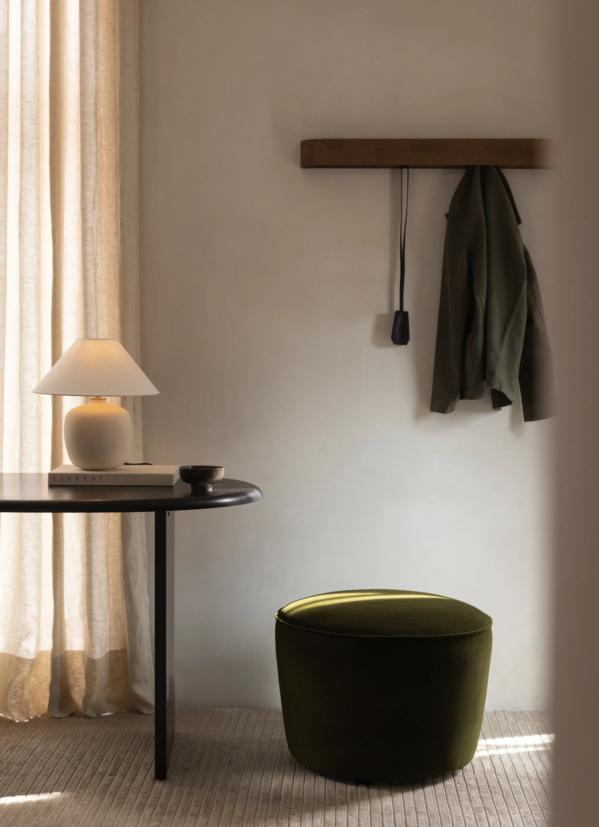 Epoch vaateripustin 79 cm, Tummaksi petsattu tammi Audo Copenhagen