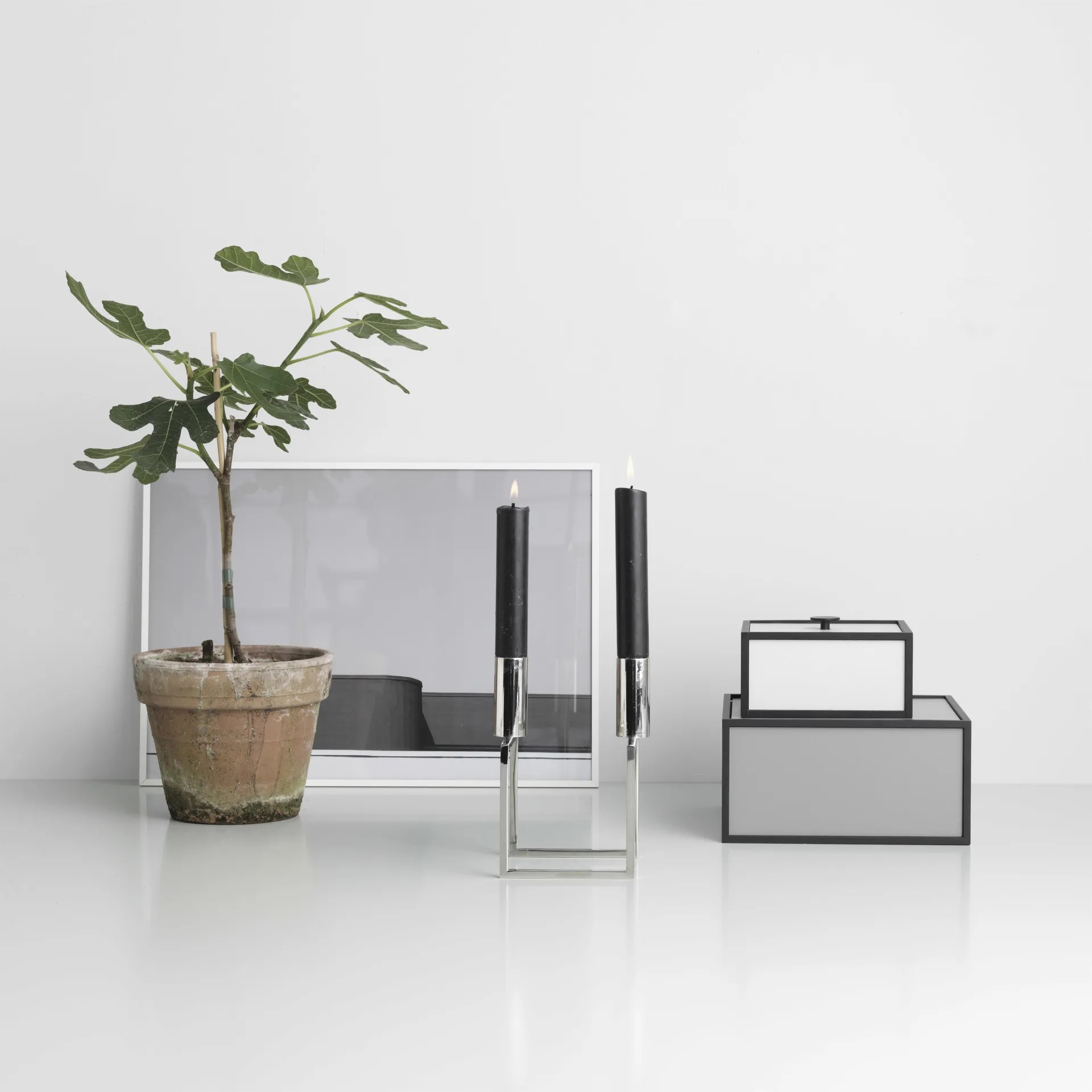 Frame 20 box kannella, tummanharmaa Audo Copenhagen