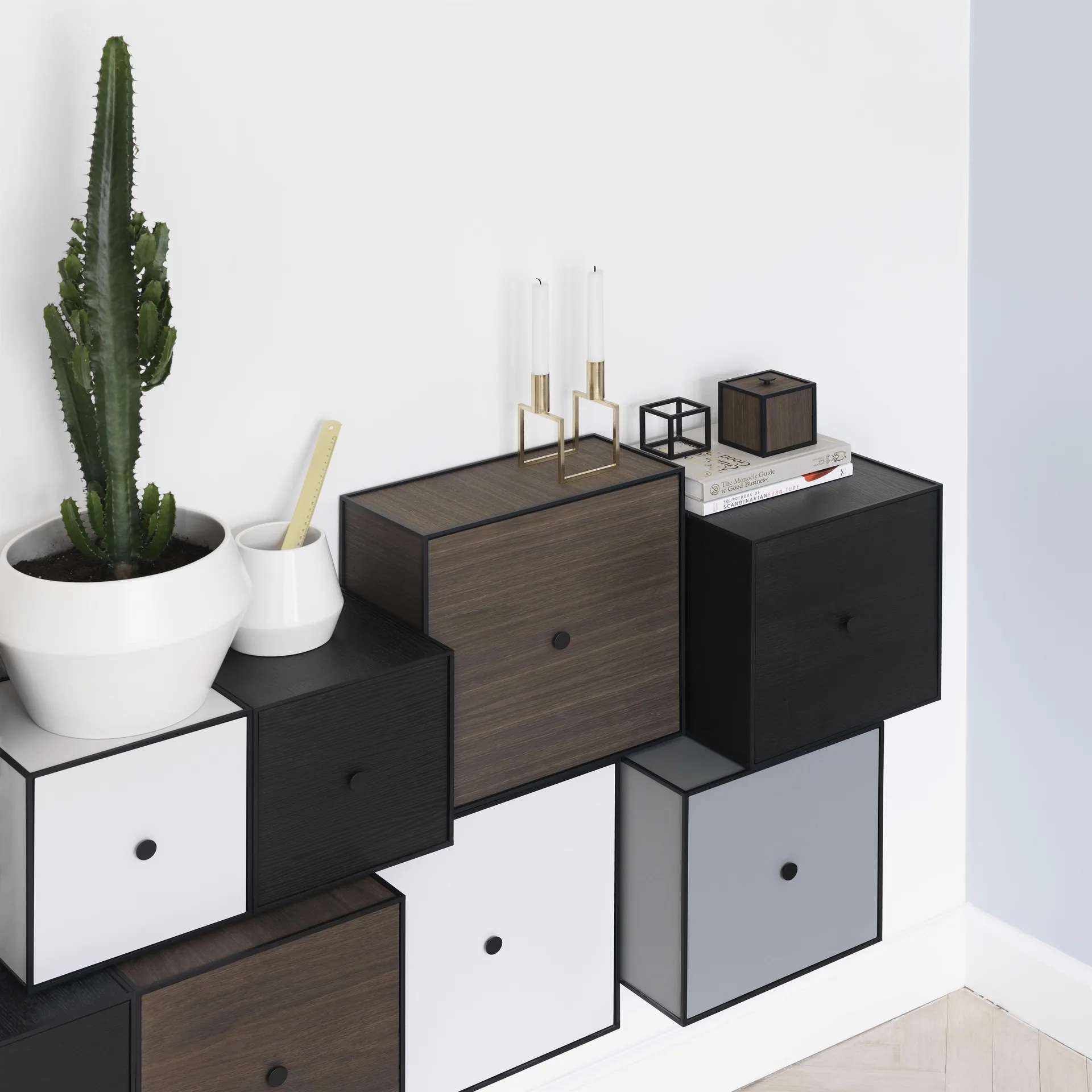 Frame 35 kuutio ovella, savustettu tammi Audo Copenhagen