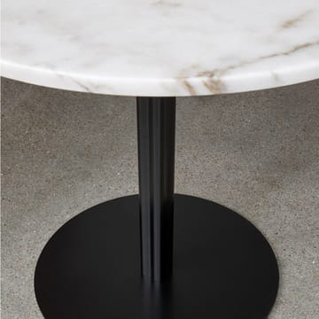 Harbour Column -ruokapöytä - Marble offwhite, ø 105 cm, musta runko - Audo Copenhagen