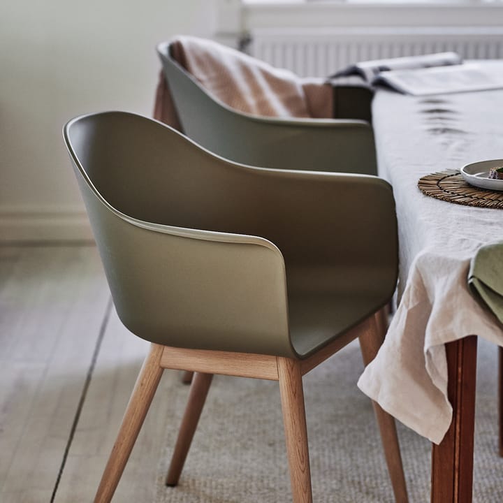Harbour tuoli käsinoja, tammi jalat, olive Audo Copenhagen