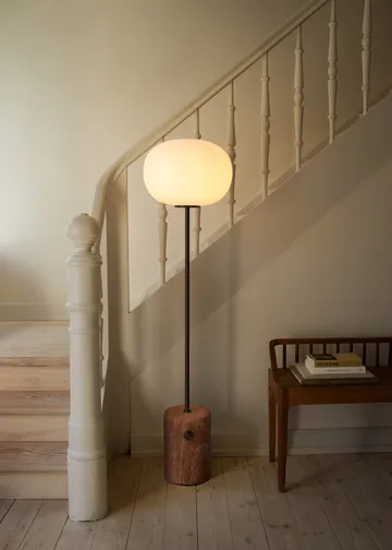 JWDA lattialamppu - Red travertine, 130 cm - Audo Copenhagen