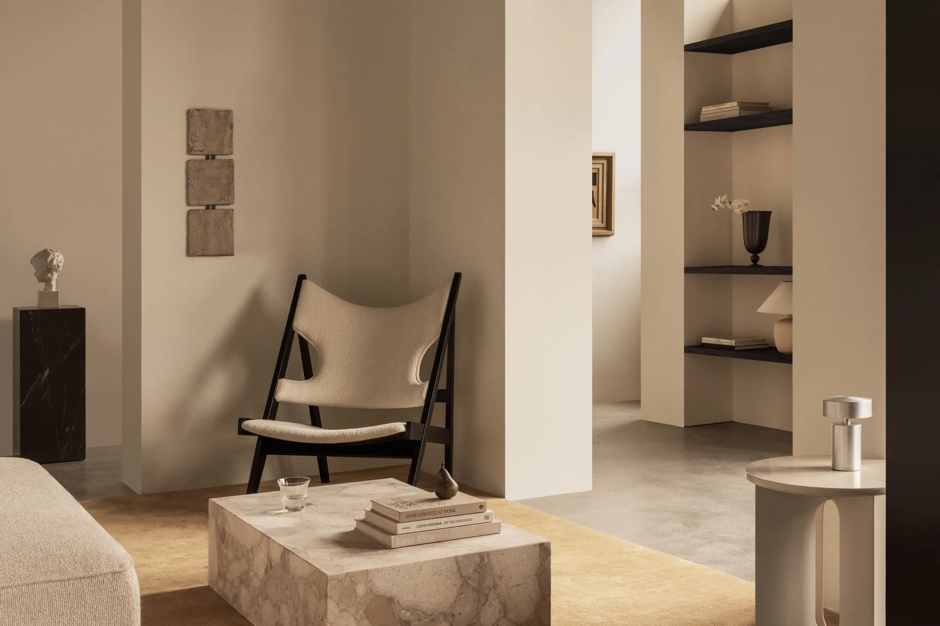 Knitting loungenojatuoli, Barnum Bouclé 24-musta tammi Audo Copenhagen