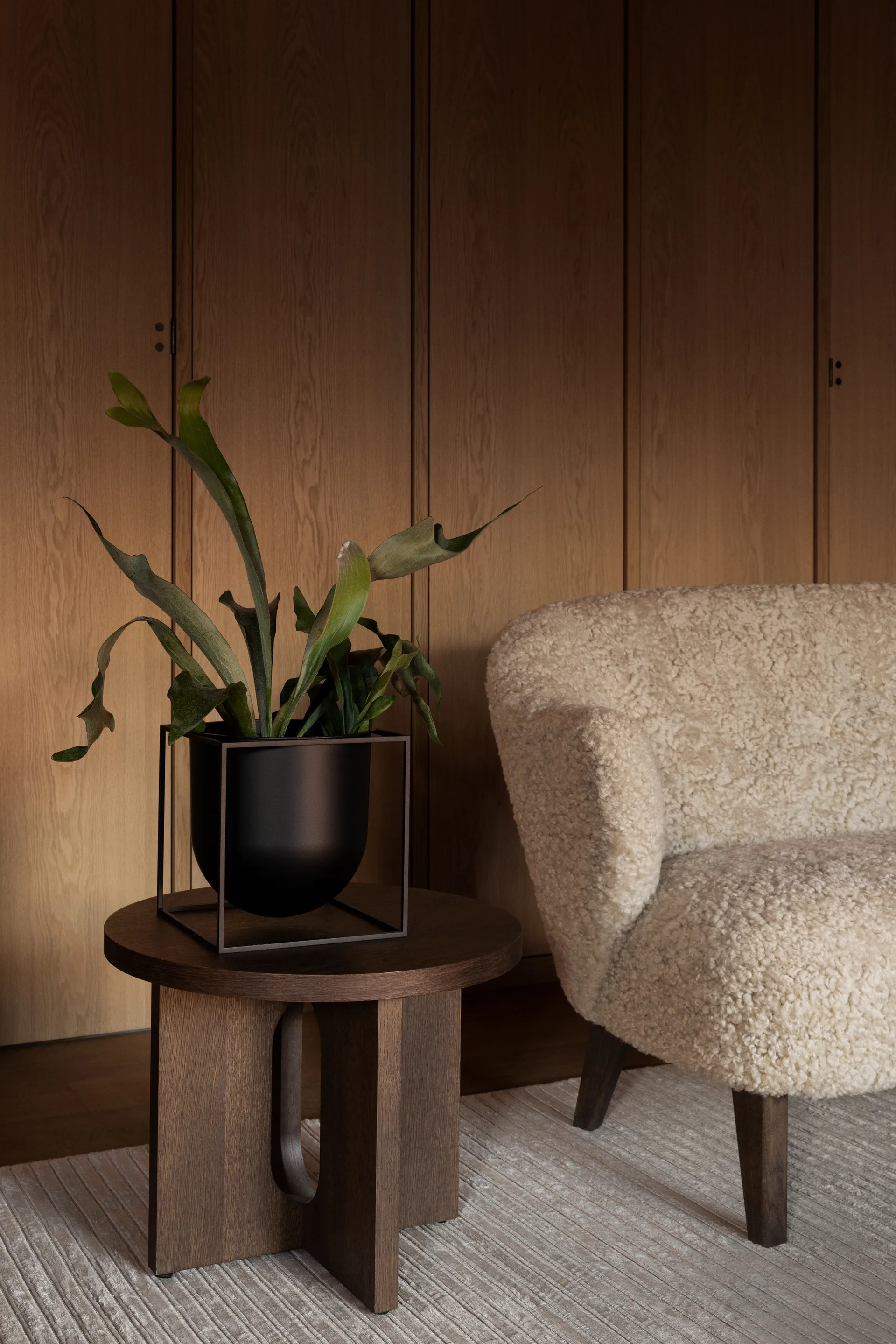 Kubus kukkaruukku 23 cm, Musta Audo Copenhagen