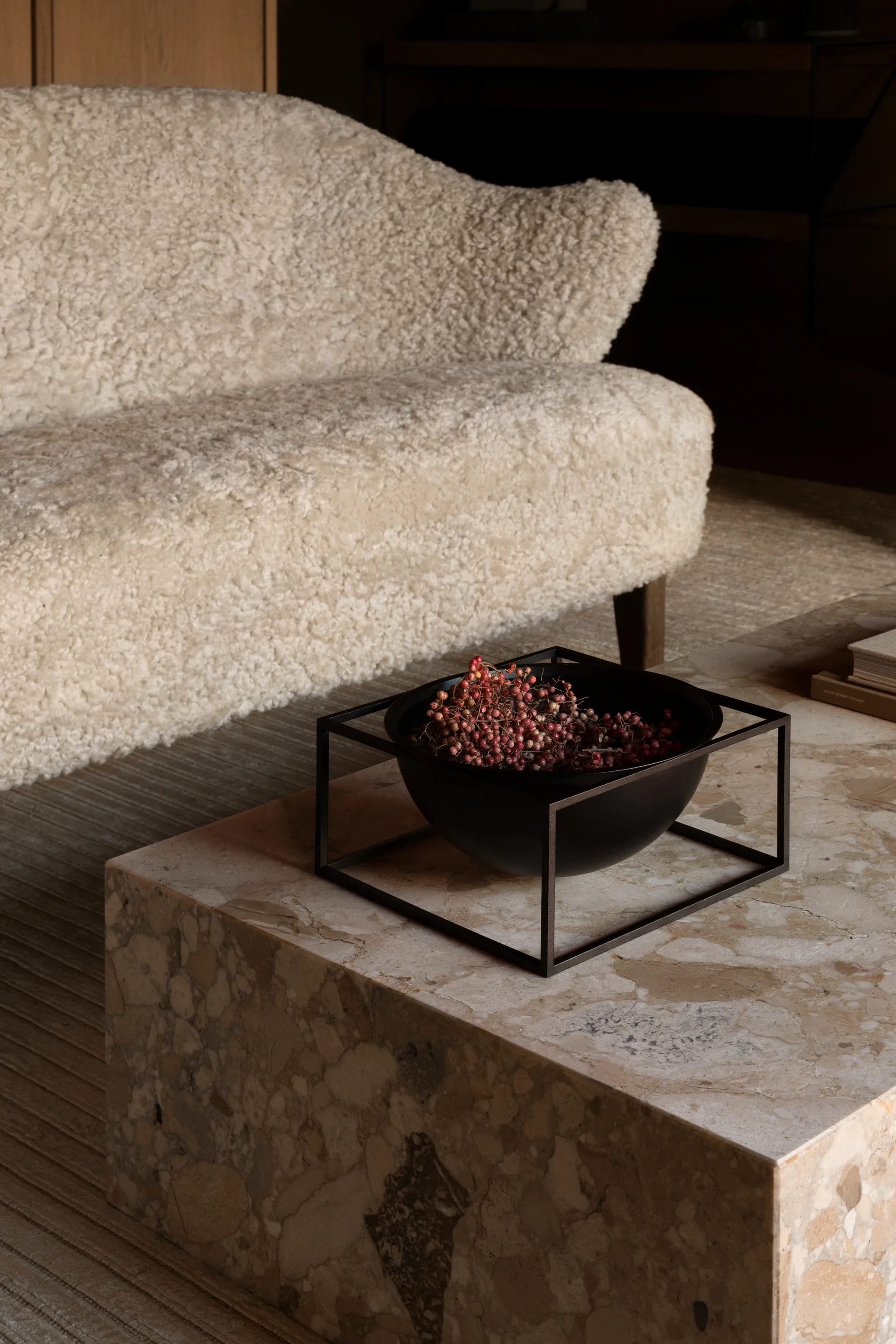 Kubus kulho iso matala, musta Audo Copenhagen