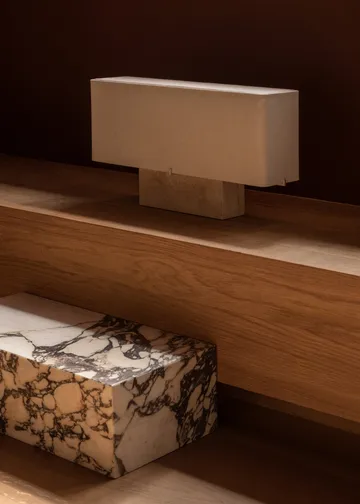 Nonna pöytälamppu 30 cm - Travertine-hiekka - Audo Copenhagen