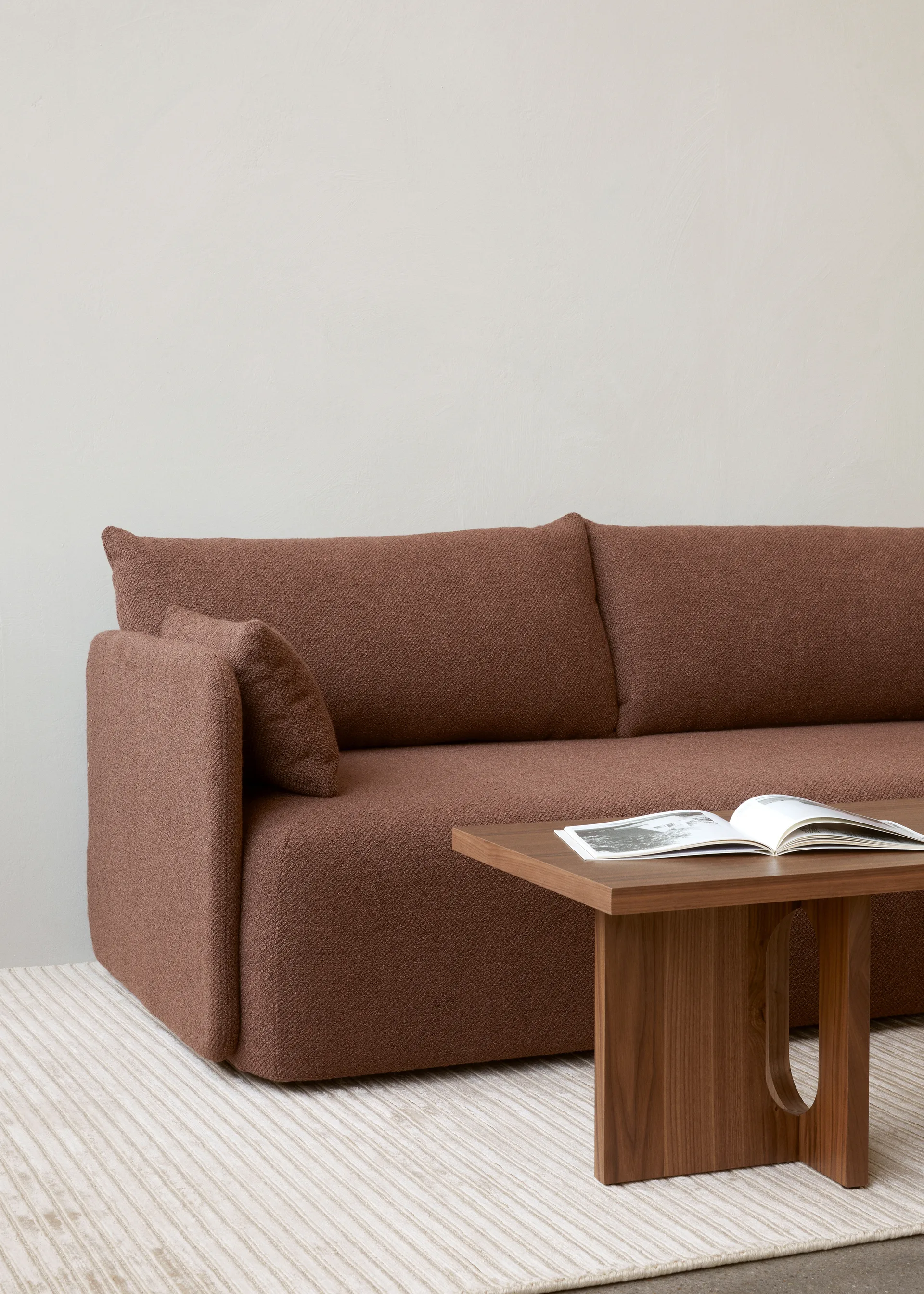 Offset sohva 2-istuttava, Audo Bouclé 08 Bordeaux Audo Copenhagen