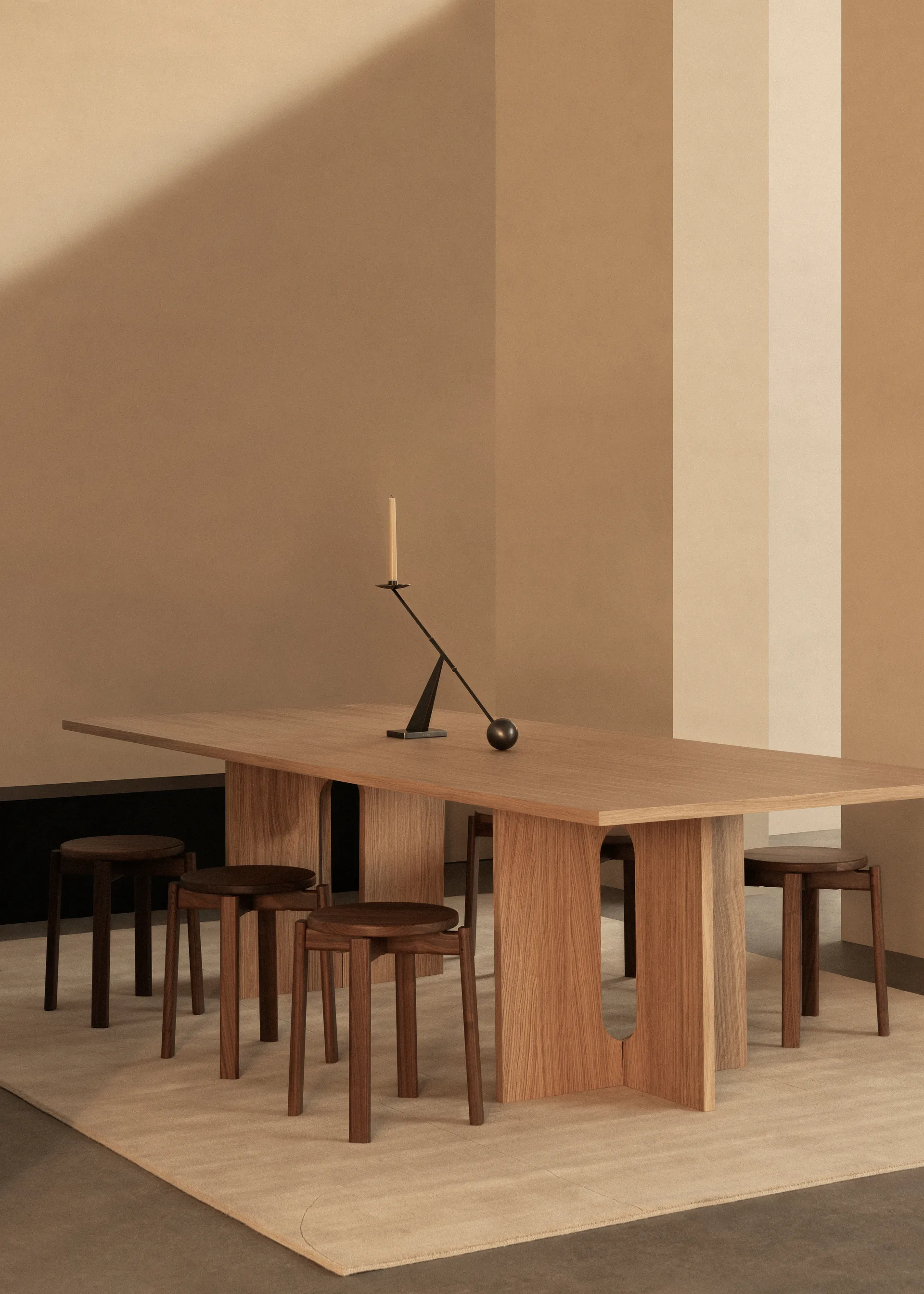 Passage rahi, Tummaksi petsattu tammi Audo Copenhagen