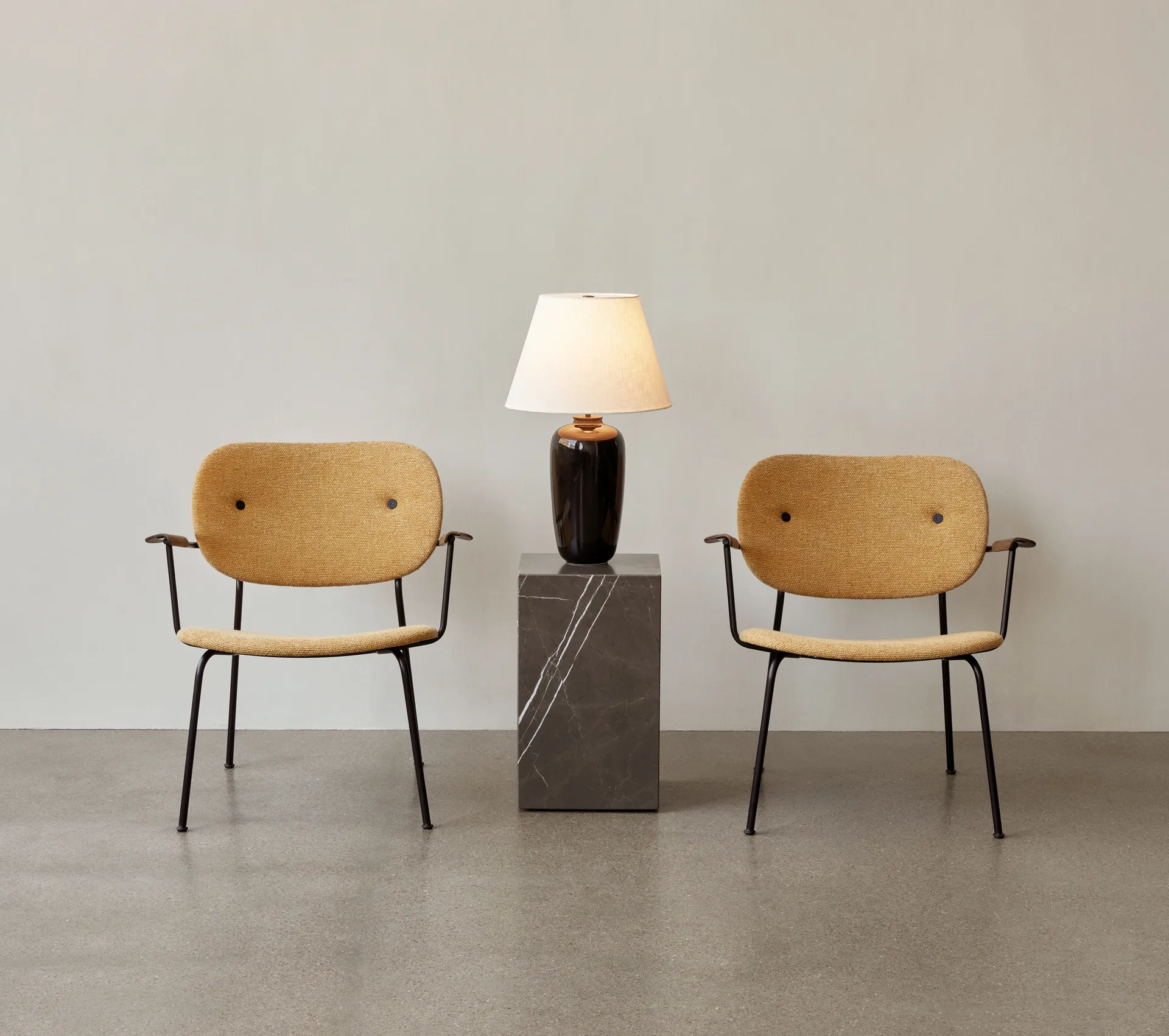 Plinth tall -sivupöytä 30 x 30 x 51 cm, Black Audo Copenhagen