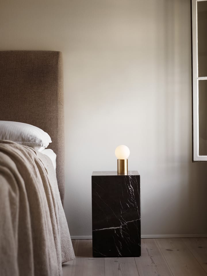 Plinth tall -sivupöytä 30 x 30 x 51 cm, Brown Audo Copenhagen