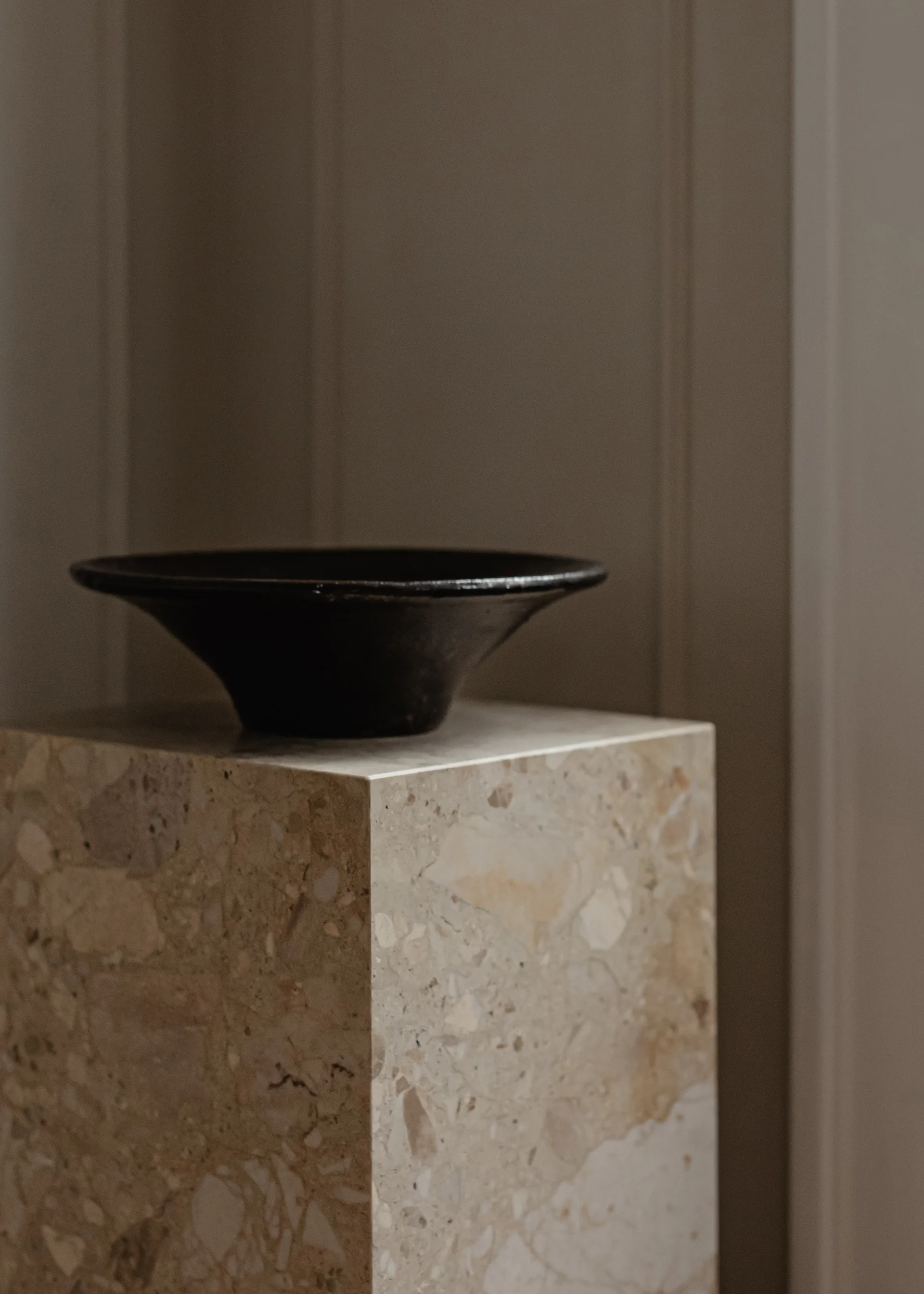 Plinth tall -sivupöytä 30 x 30 x 51 cm, Kunis Breccia Audo Copenhagen