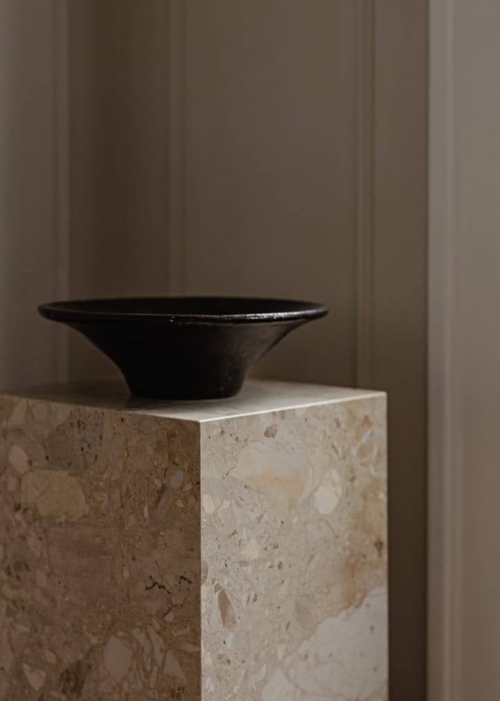 Plinth tall -sivupöytä 30 x 30 x 51 cm - Kunis Breccia - Audo Copenhagen