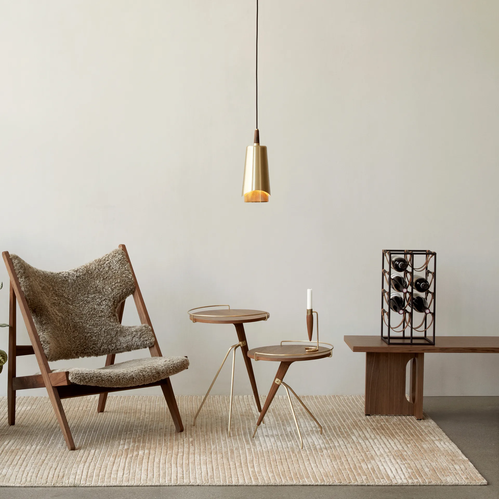 Umanoff sivupöytä saksanpähkinä-kiillotettu messinki, 60 cm Audo Copenhagen