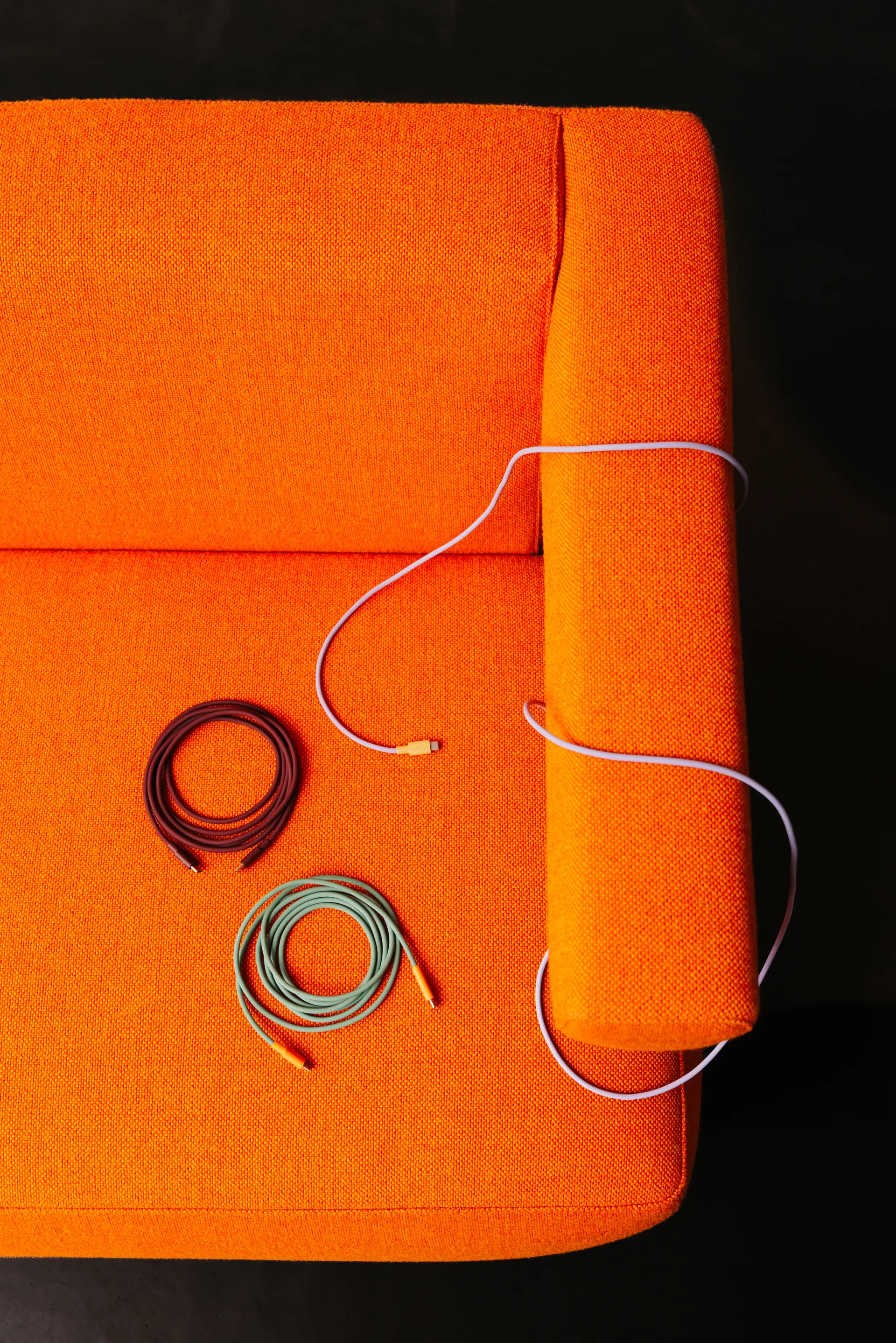 AVOLT x Bauhaus-Archiv Kaapeli 1 USB C – USB C
, Mulberry Red Avolt