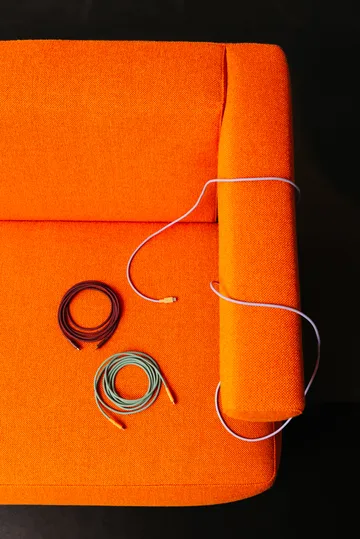 AVOLT x Bauhaus-Archiv Kaapeli 1 USB C – USB C
 - Mulberry Red - Avolt