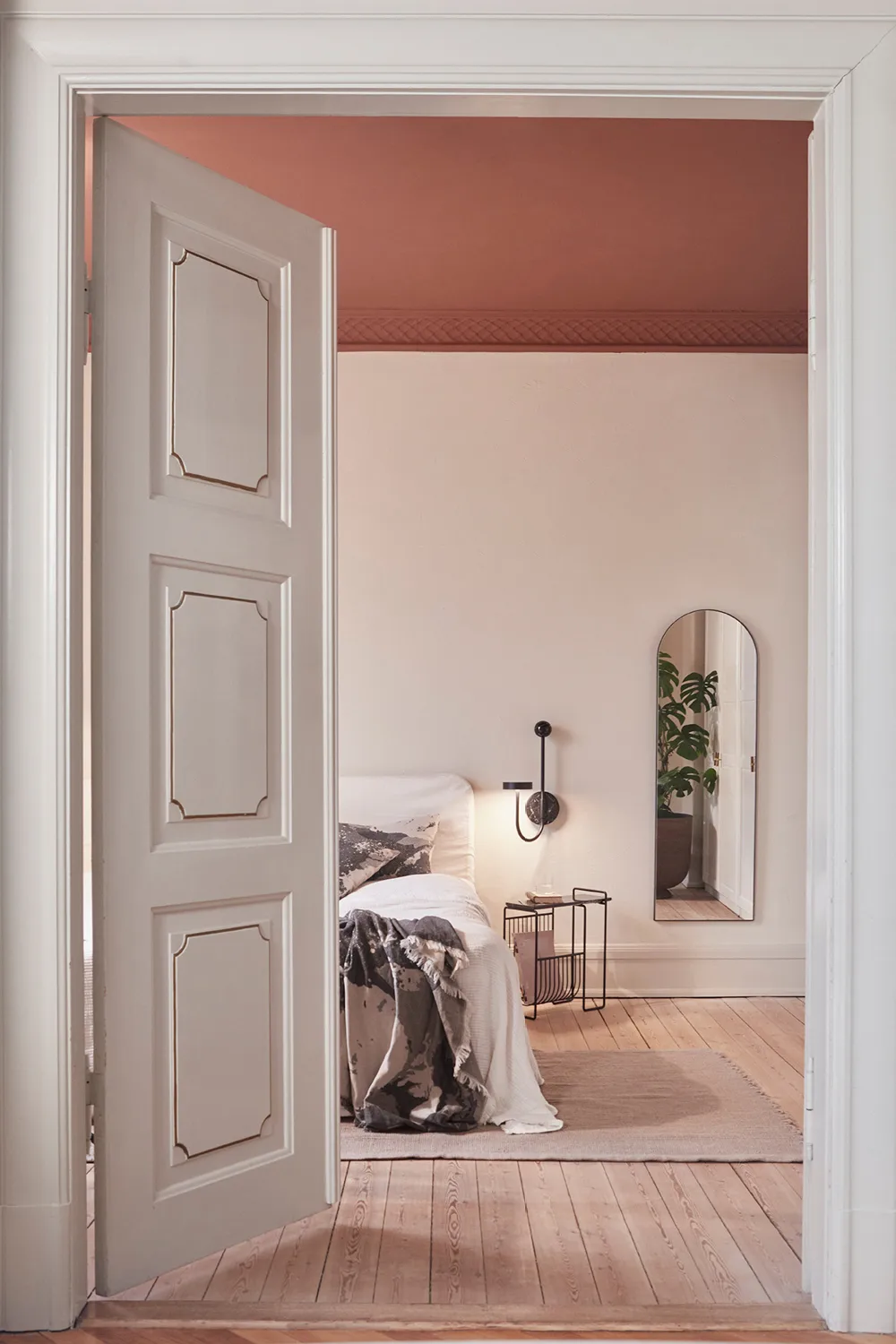 Arcus peili 115 cm, Musta AYTM