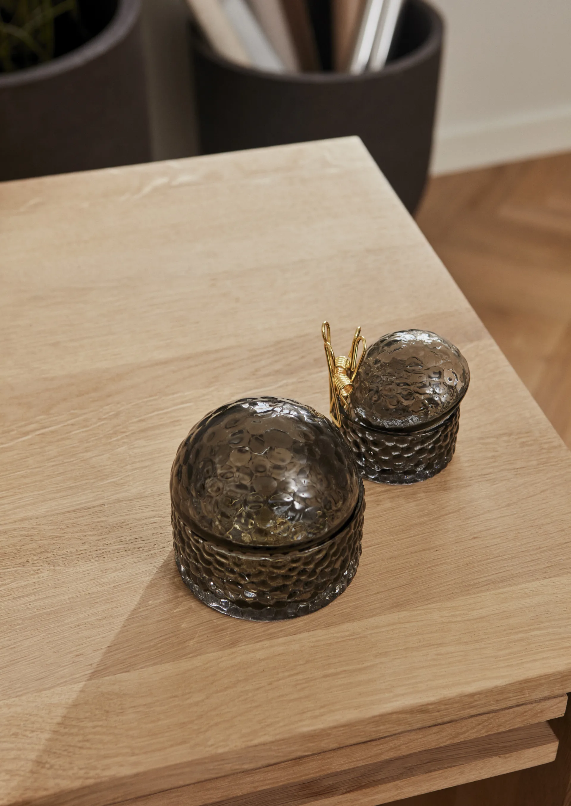 Arura saarni kannellinen 8 cm, Musta AYTM