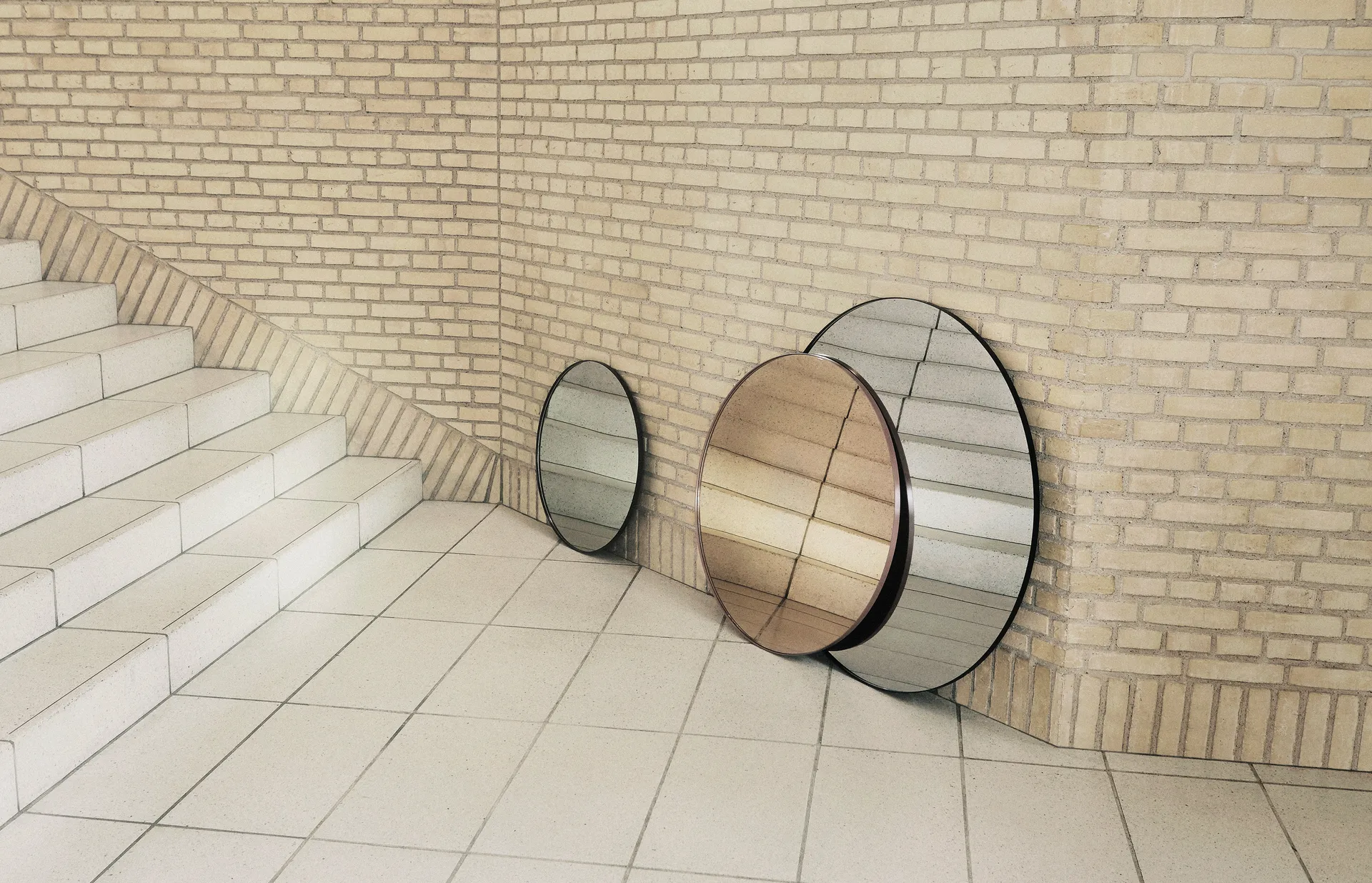 Circum peili pieni, Brown AYTM