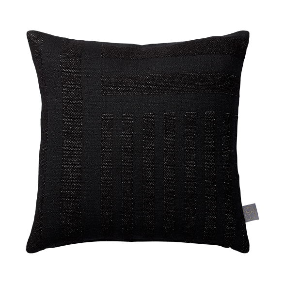 AYTM Contra tyyny 40x40 cm Musta | Skandinaavinen Sisustus | Tyynyt | Musta