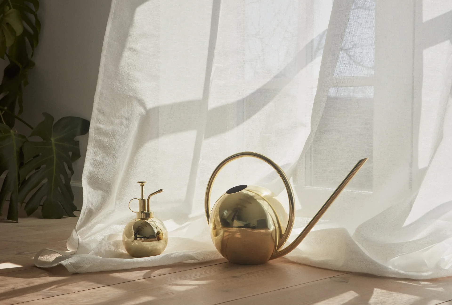 Globe kastelukannu 23 cm, Kulta AYTM