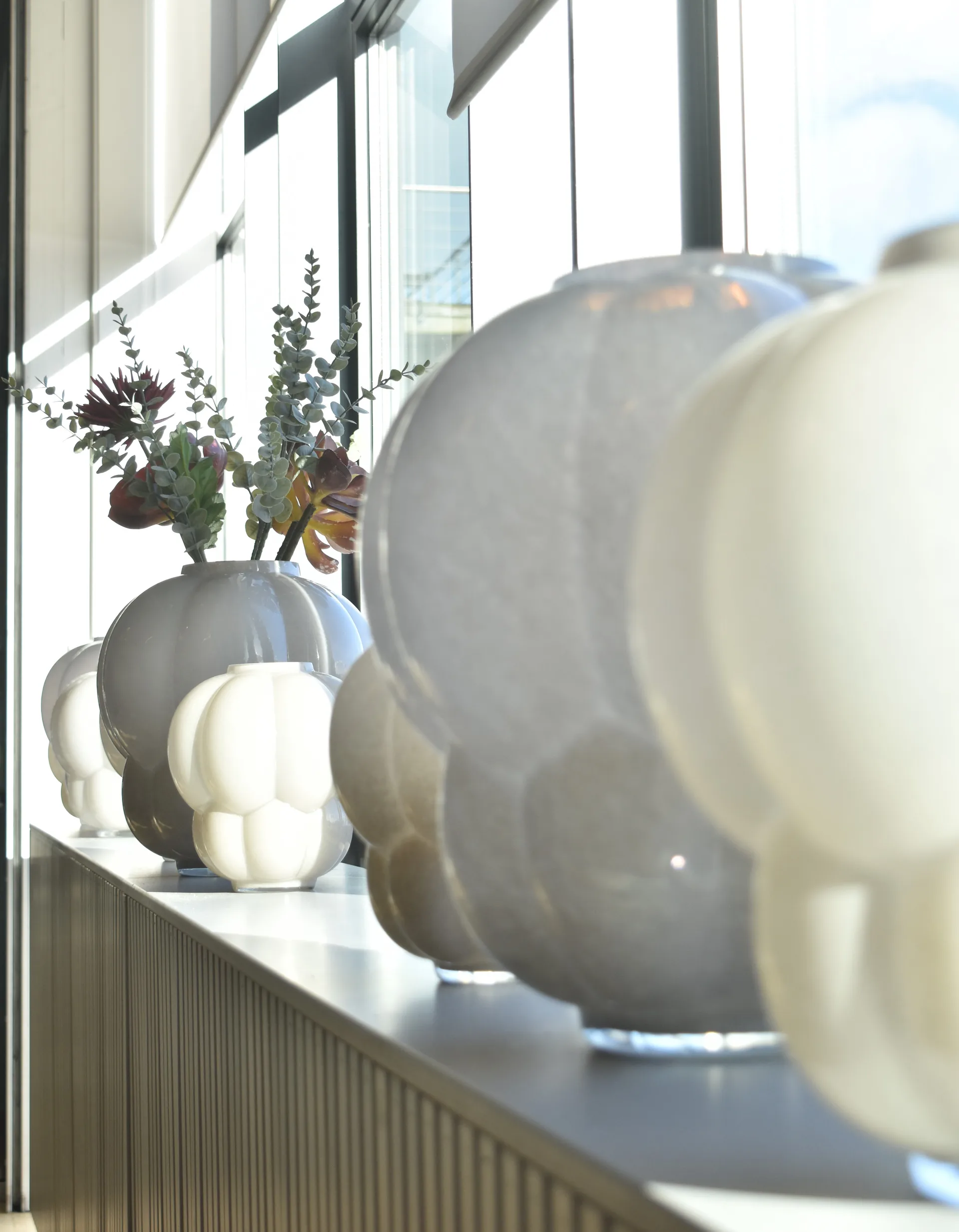 Uva maljakko 35 cm, Kyyhkynharmaa AYTM