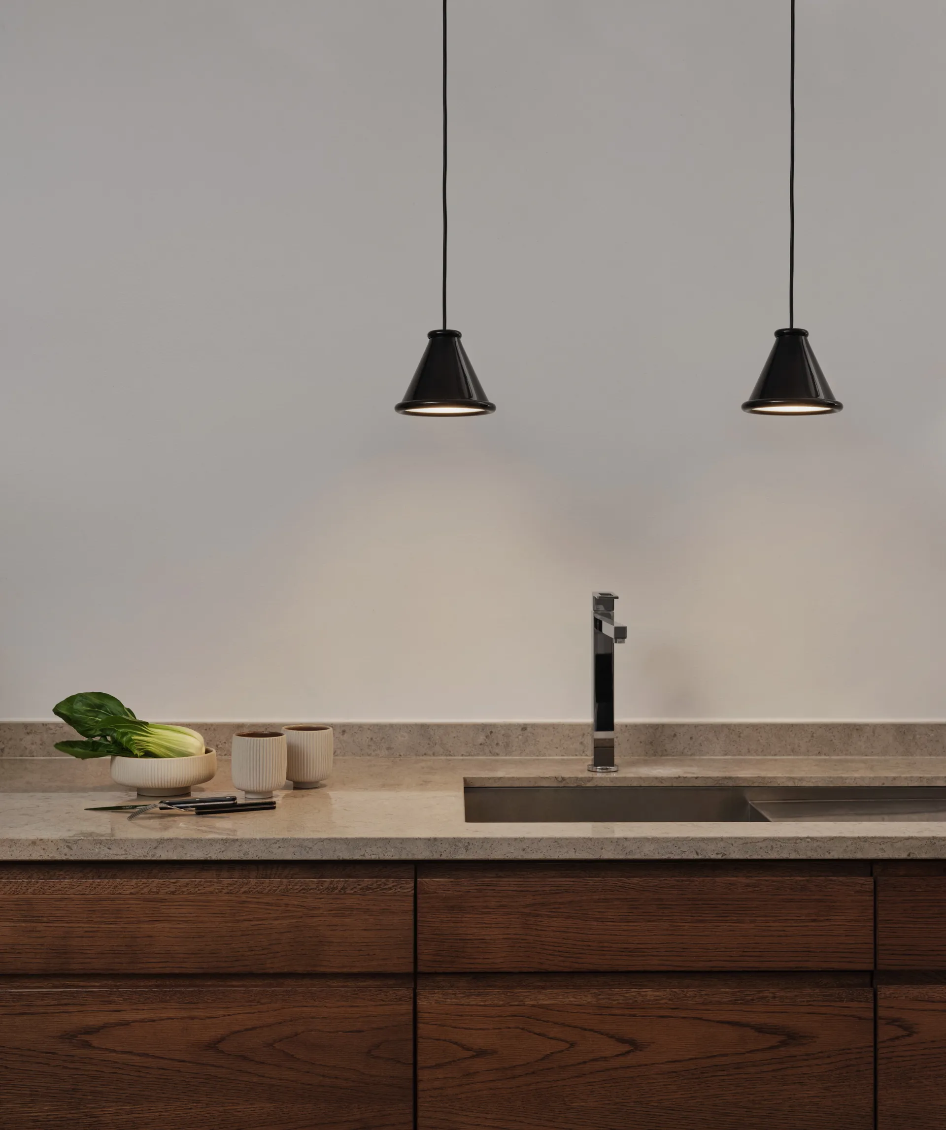 Belle riippuvalaisin Ø15 cm, Kiiltävä musta Belid