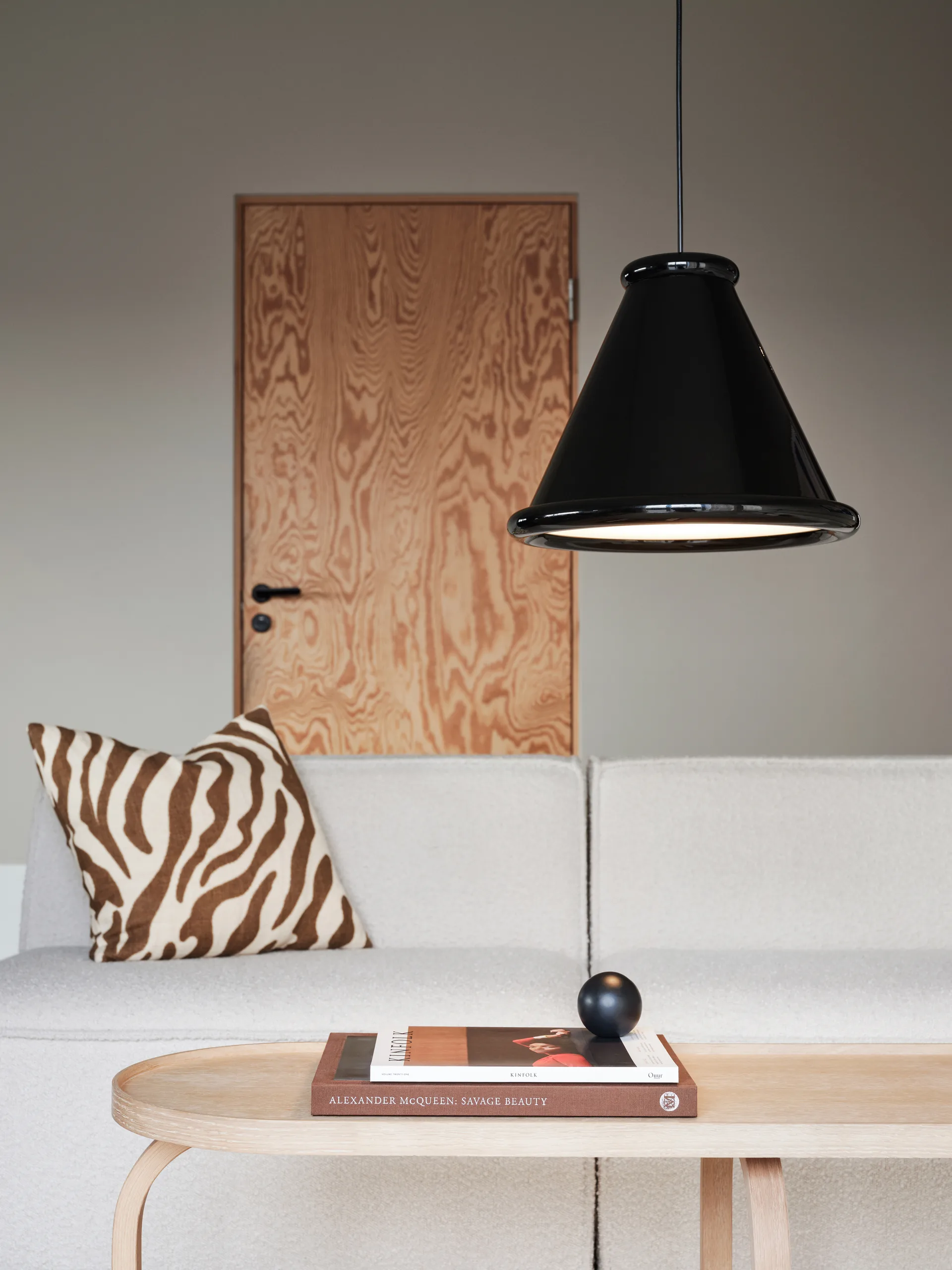 Belle riippuvalaisin Ø36 cm, Kiiltävä musta Belid