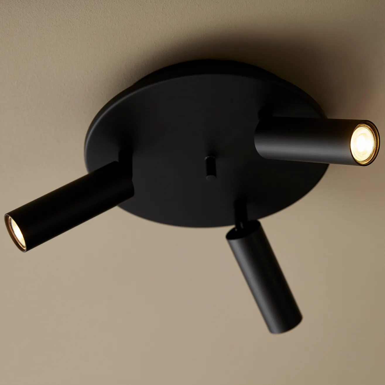 Cato Slim pyöreä kattospotlight 3 lampulle, Mattamusta Belid