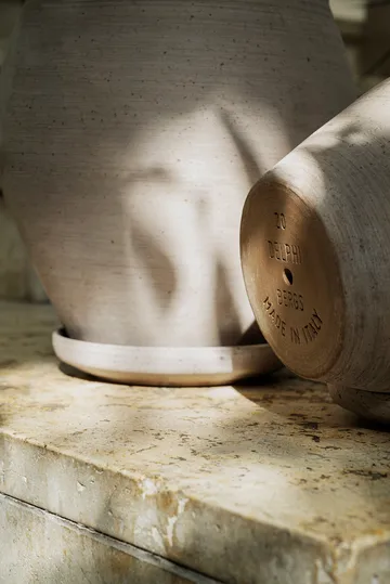 Delphi ruukku aluslautasella 2 osaa - Grey, Ø20 cm - Bergs Potter