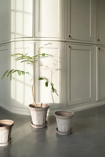 Fleur ruukku aluslautasella 2 osaa - Grey, Ø18 cm - Bergs Potter