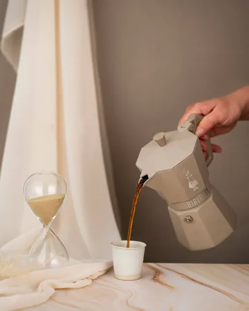 Bialetti exclusive mokkakeitin induktiolle - Beige, 6 kuppia - Bialetti