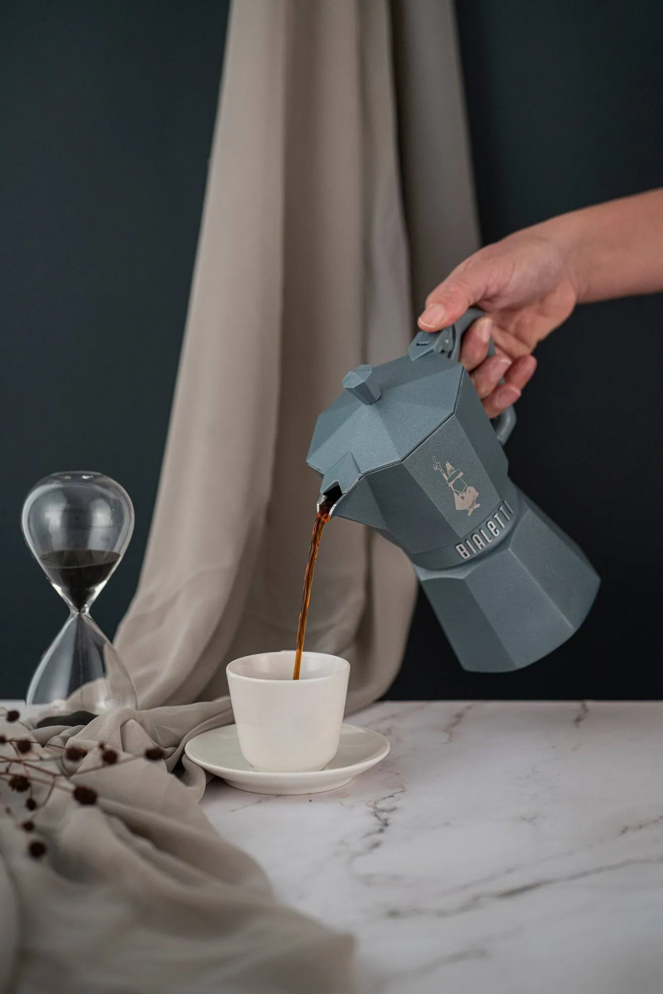 Bialetti exclusive mokkakeitin induktiolle, Harmaa, 6 kuppia Bialetti