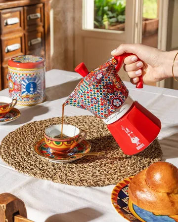 Bialetti x Dolce & Gabbana mokakeitin - Sisilialainen kärry, 6 kuppia - Bialetti
