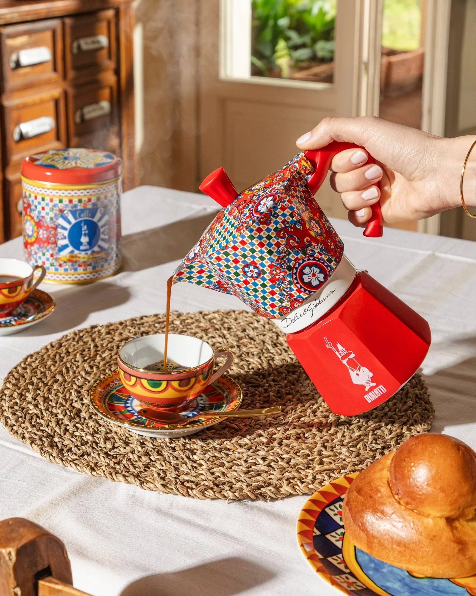 Bialetti x Dolce & Gabbana mokakeitin, Sisilialainen kärry, 6 kuppia Bialetti