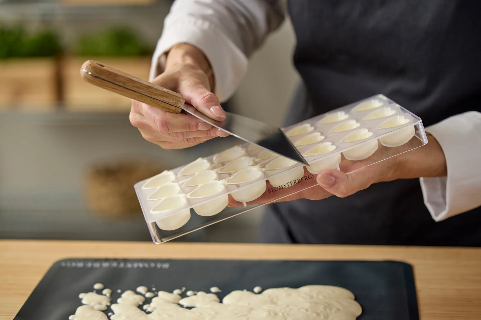 Blomsterbergs suklaaraaputin, Tammi-ruostumaton teräs Blomsterbergs