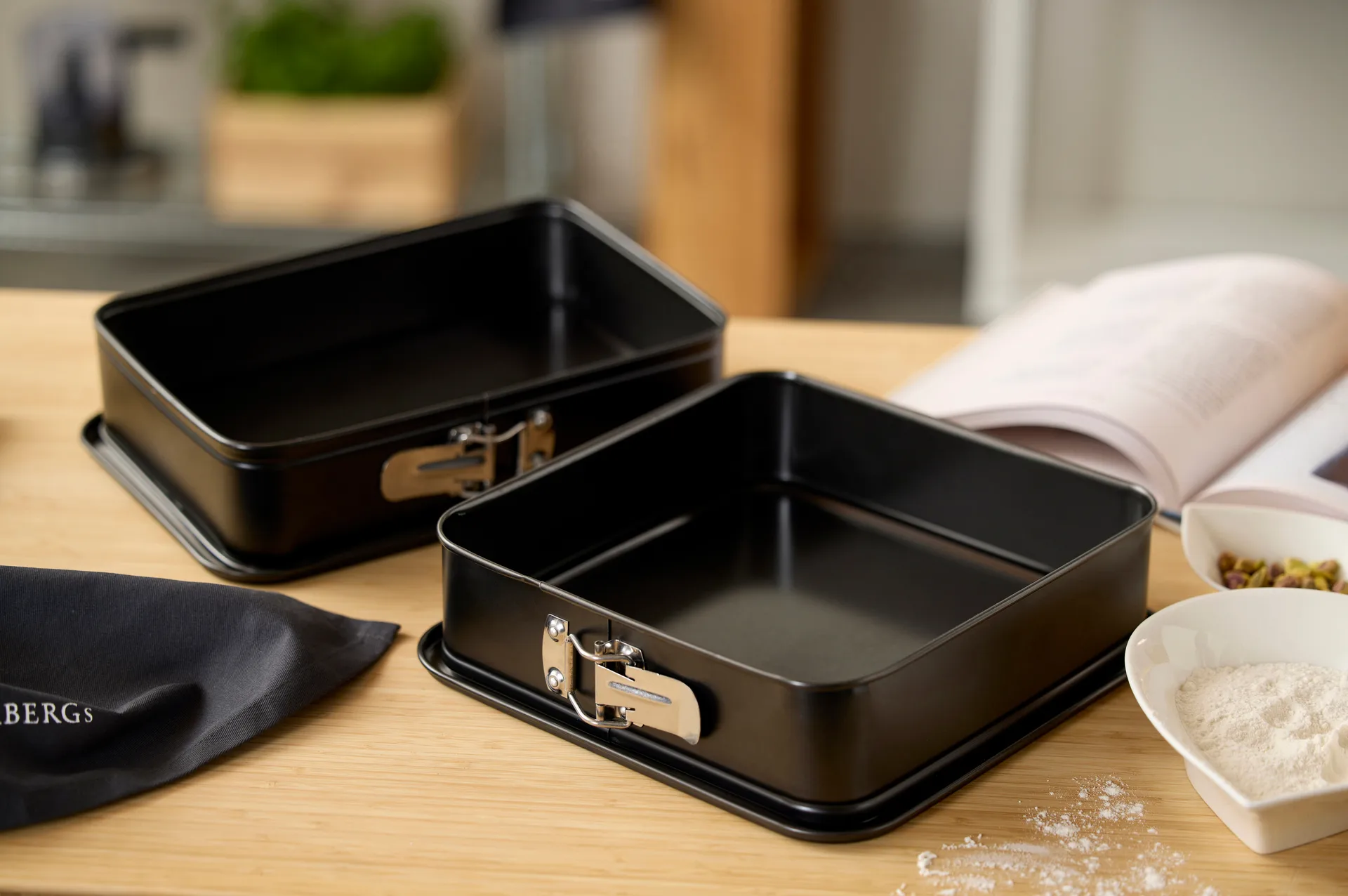 Blomsterbergs suorakaiteen muotoinen irtopohjavuoka 28x20x6 cm, Ruostumaton teräs Blomsterbergs