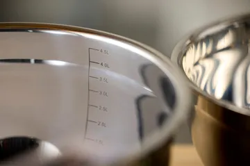 Sekoituskulho silikonipohjalla latte - 5 litra - Blomsterbergs