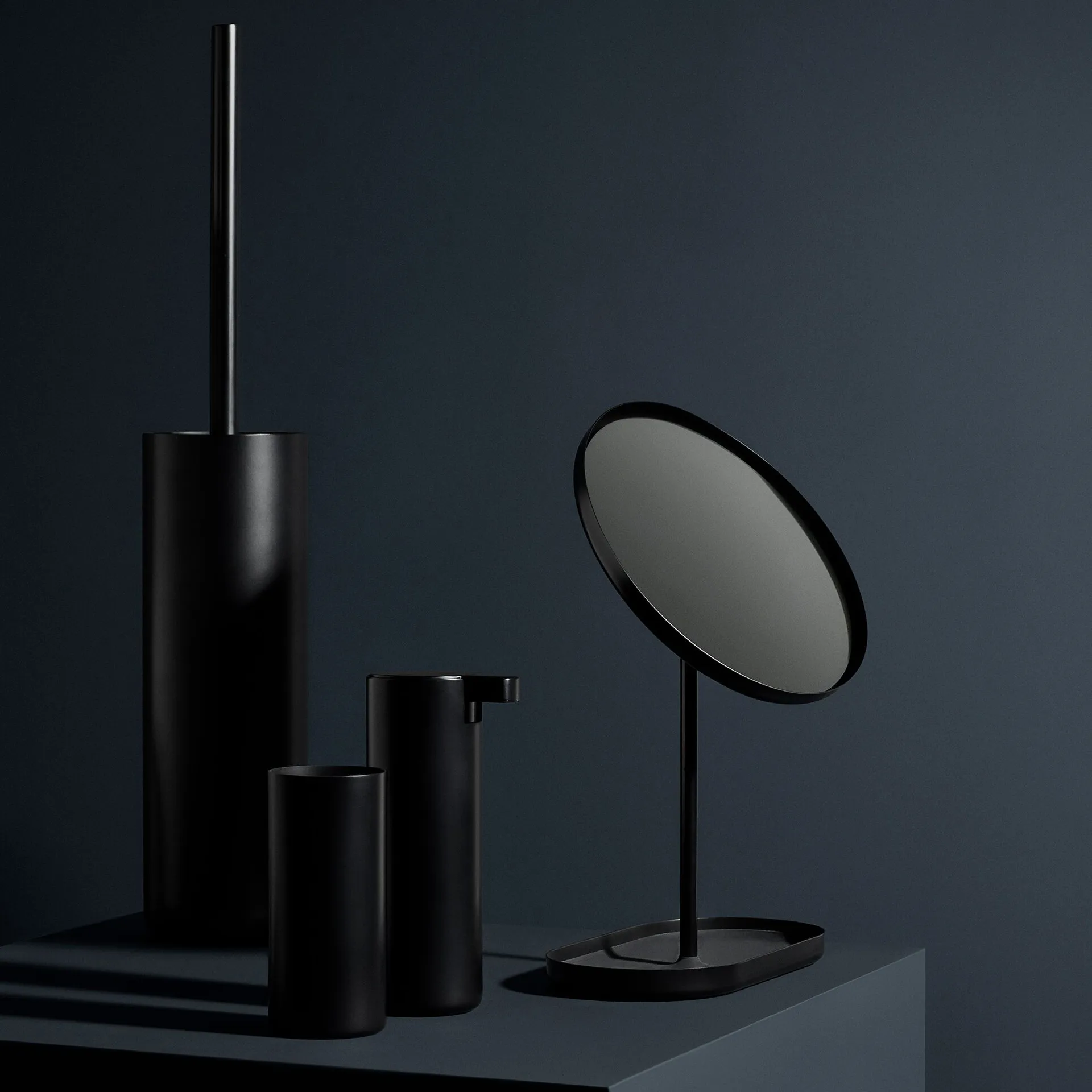 Modo-hammasharjamuki, Musta blomus