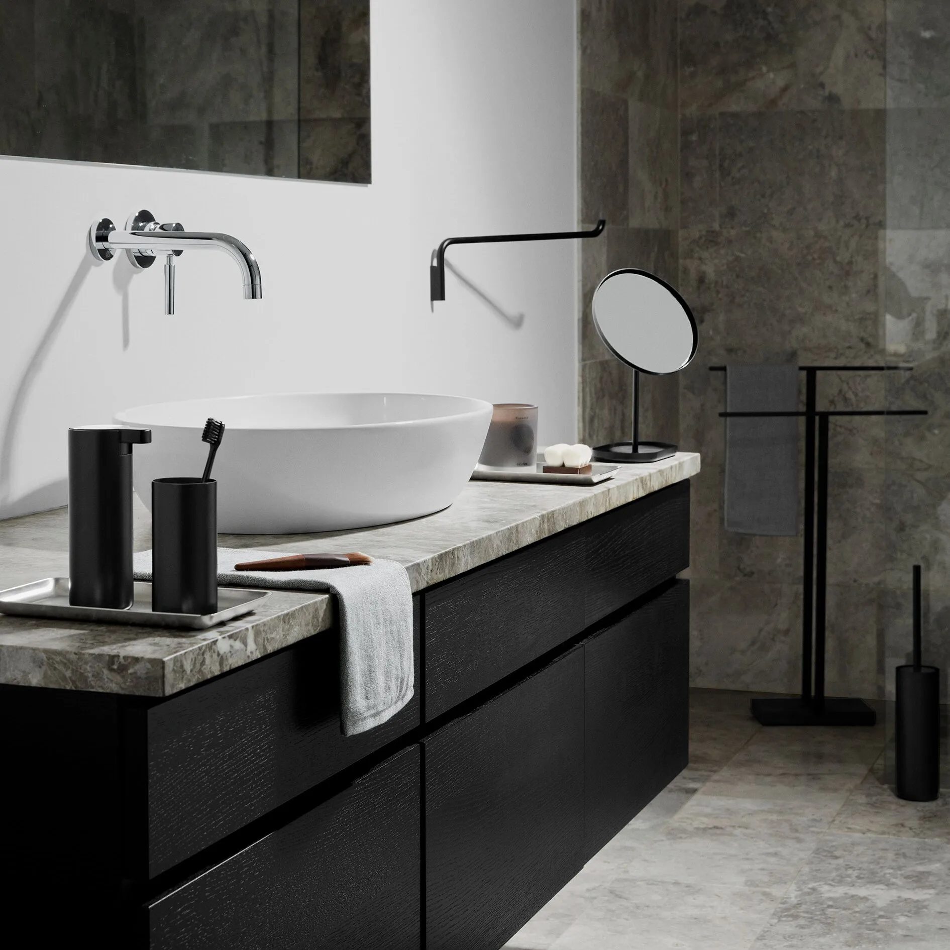 Modo-hammasharjamuki, Musta blomus